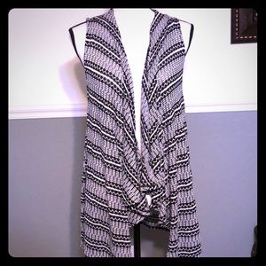 Black and white vest thingy lol